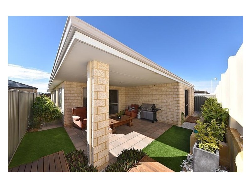 8 Malia Ramble, Alkimos WA 6038