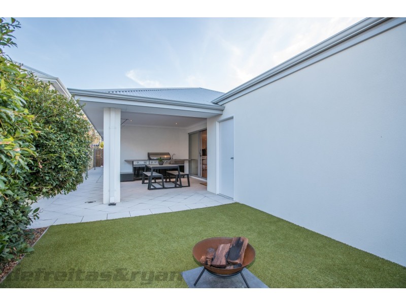 4 Bengello Place, Burns Beach WA 6028