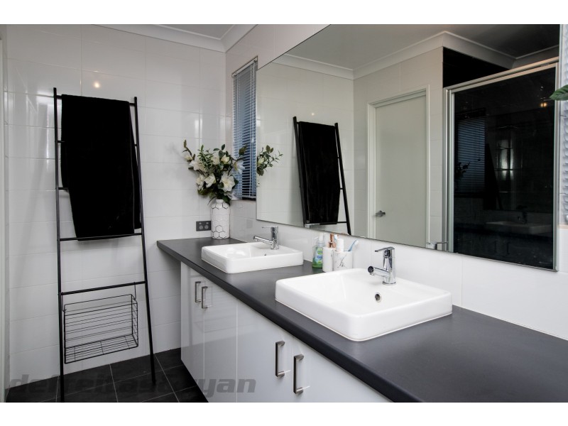 5 Semerwater Crescent, Aveley WA 6069