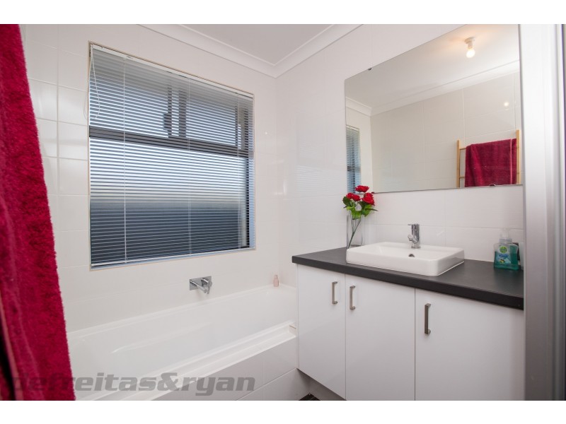 5 Semerwater Crescent, Aveley WA 6069