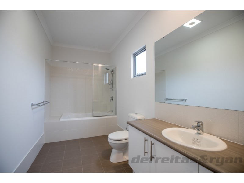 24 Emily Loop, Madeley WA 6065