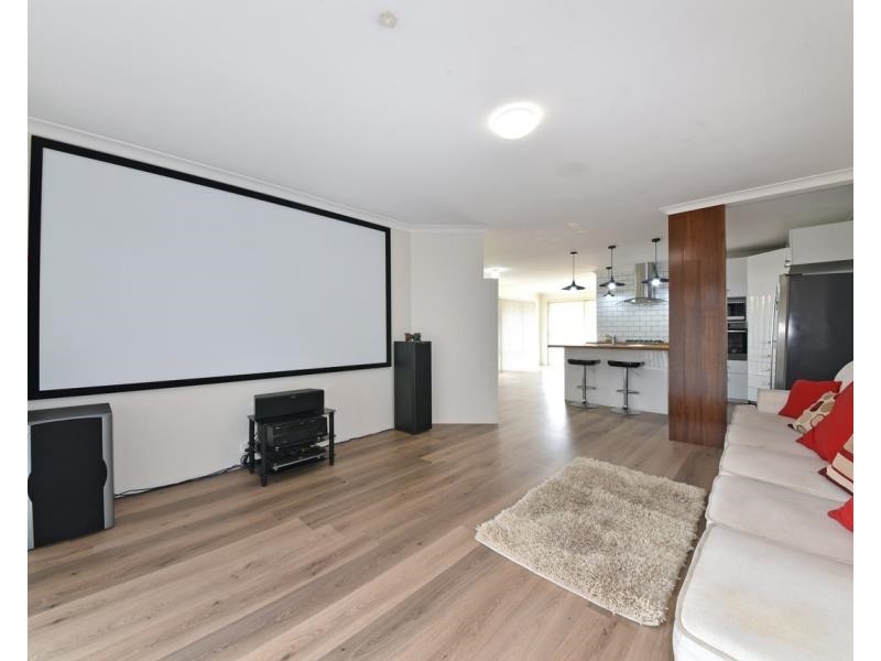 6 Rover Court, Quinns Rocks WA 6030