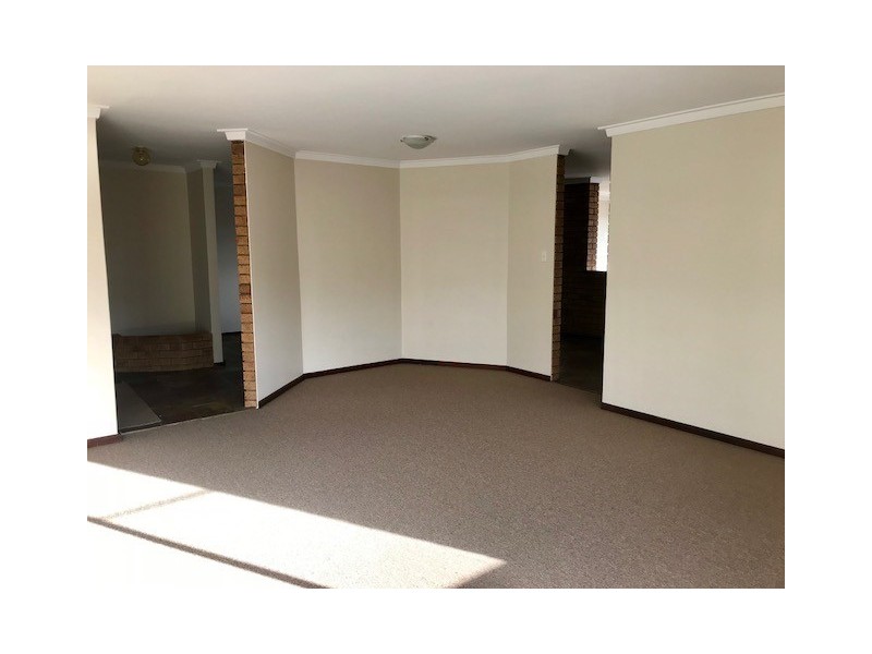 6 Valencia Court, Alexander Heights WA 6064