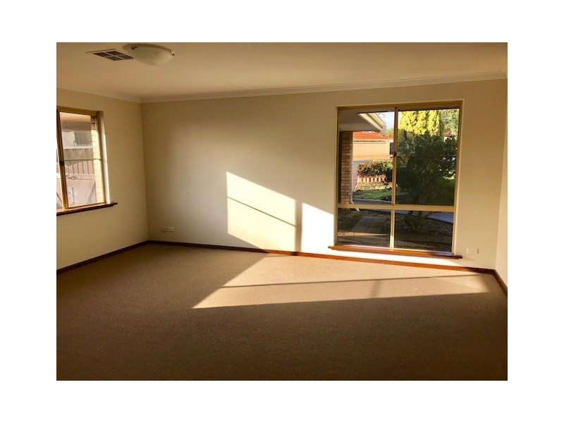 6 Valencia Court, Alexander Heights WA 6064