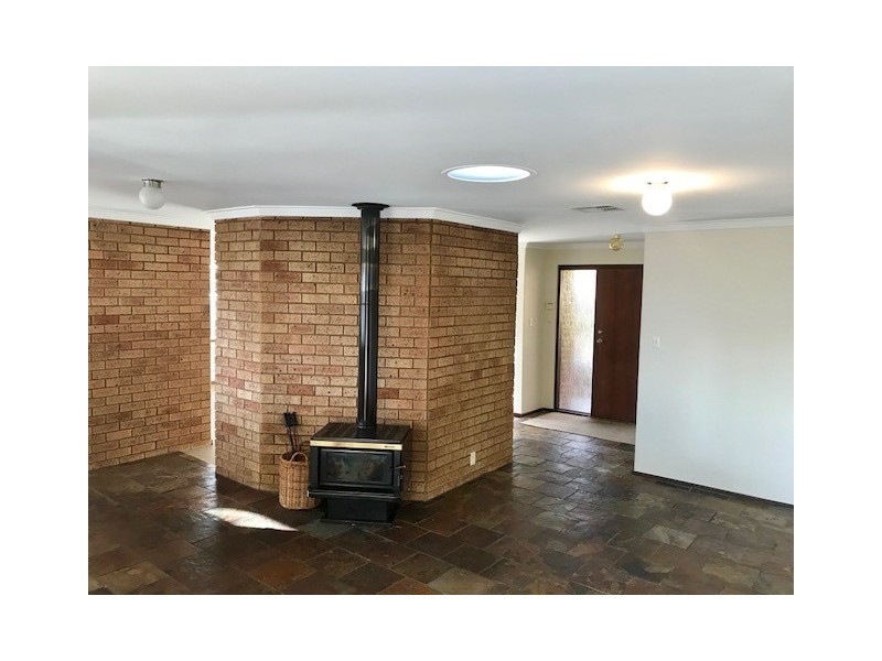 6 Valencia Court, Alexander Heights WA 6064