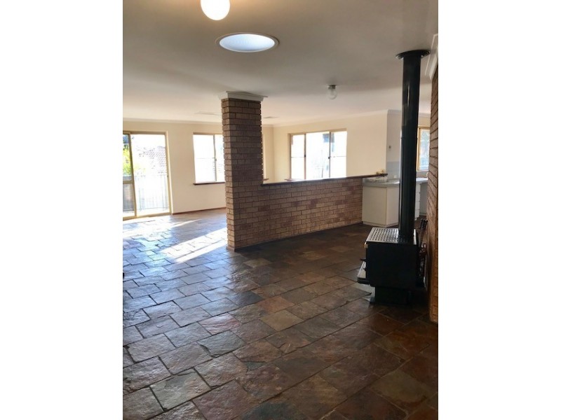 6 Valencia Court, Alexander Heights WA 6064