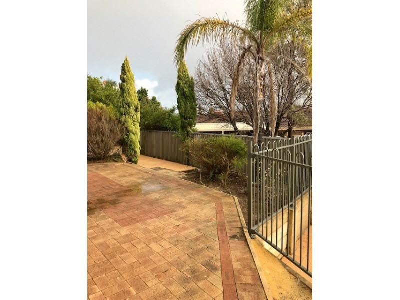 6 Valencia Court, Alexander Heights WA 6064