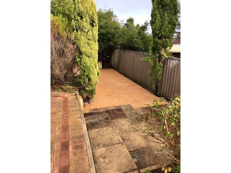 6 Valencia Court, Alexander Heights WA 6064