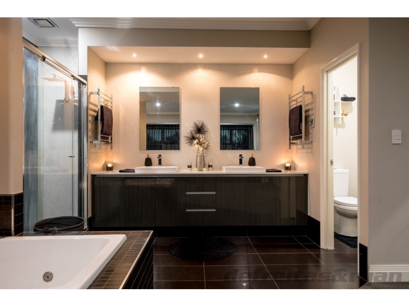 38 Ray Gardiner Vista, Tapping WA 6065