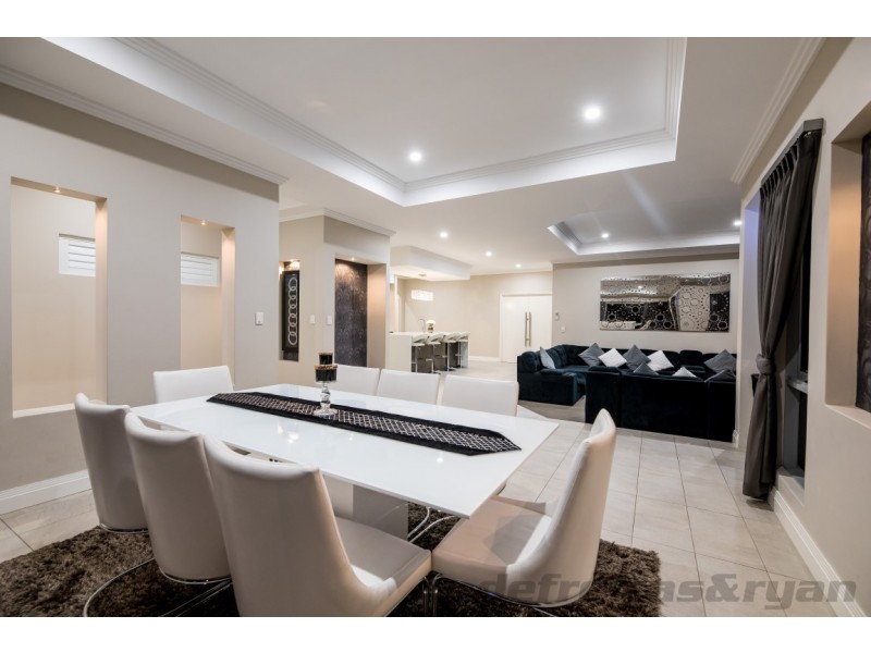 38 Ray Gardiner Vista, Tapping WA 6065