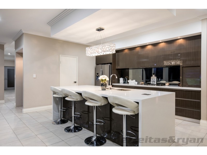 38 Ray Gardiner Vista, Tapping WA 6065