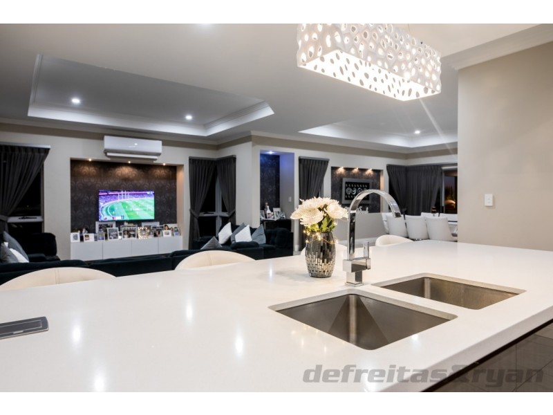 38 Ray Gardiner Vista, Tapping WA 6065