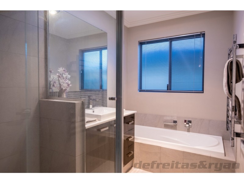 38 Ray Gardiner Vista, Tapping WA 6065