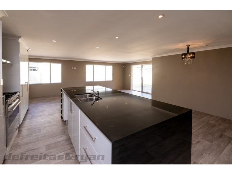 5 Thiele Road, Banksia Grove WA 6031