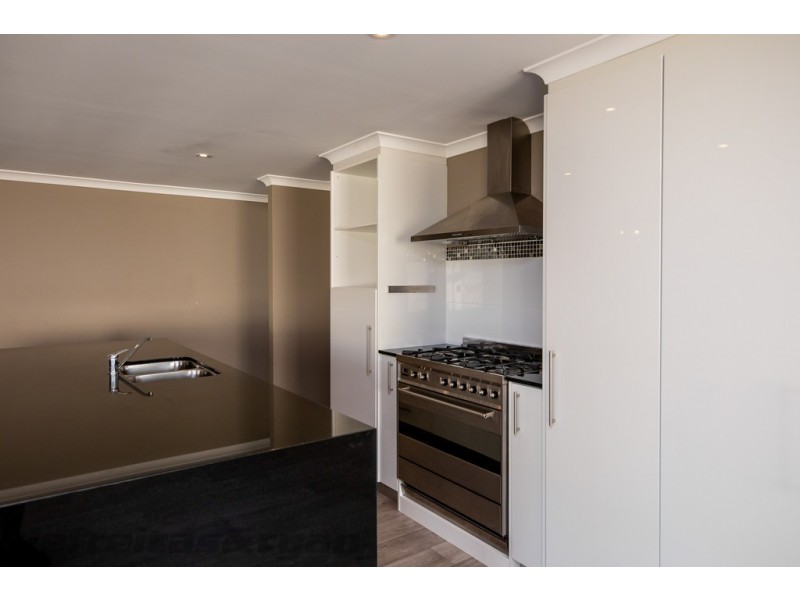 5 Thiele Road, Banksia Grove WA 6031