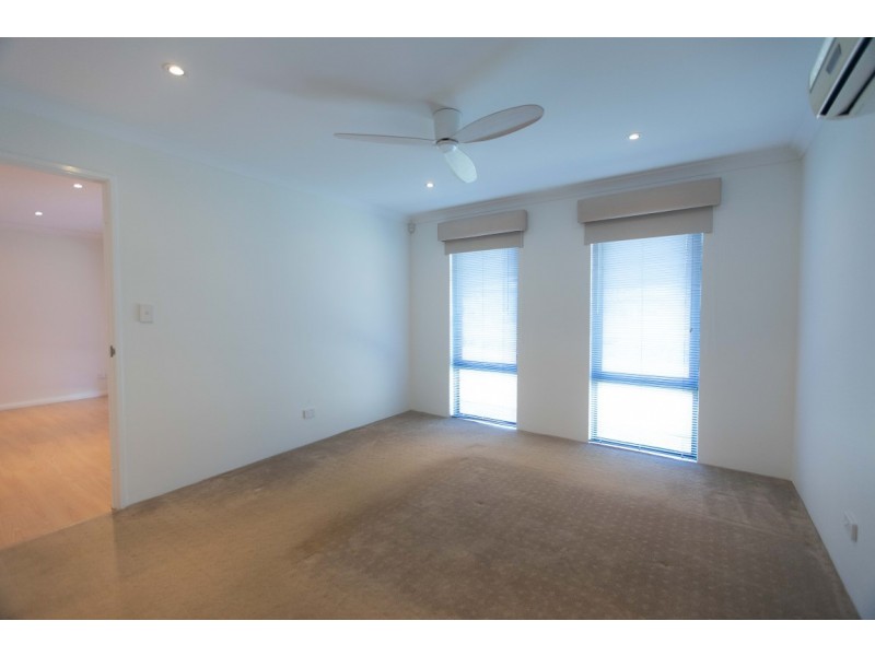 8 Merrivale Circle, Tapping WA 6065