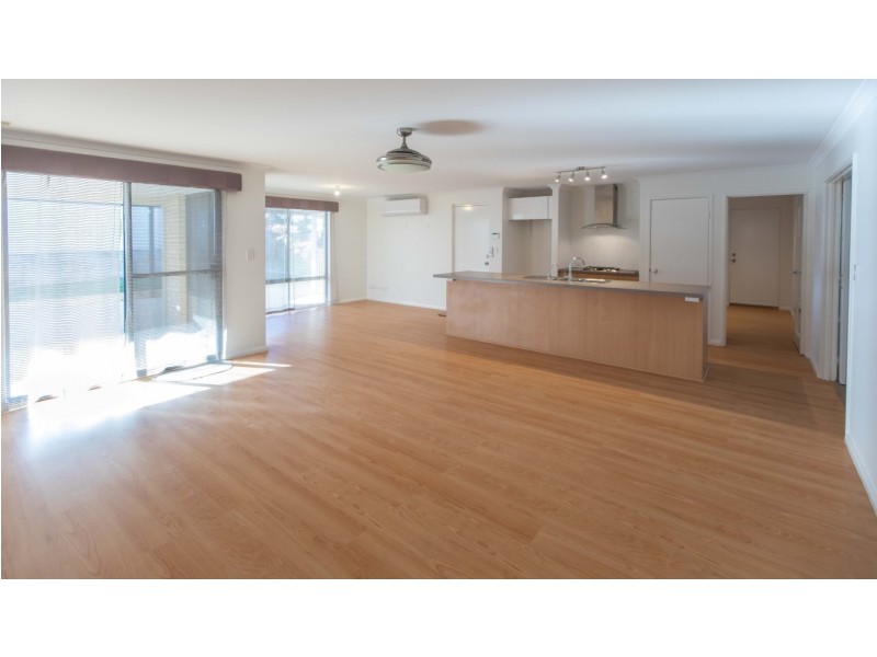 8 Merrivale Circle, Tapping WA 6065