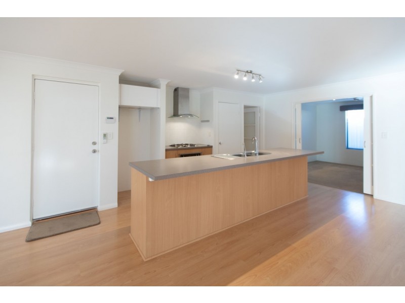 8 Merrivale Circle, Tapping WA 6065