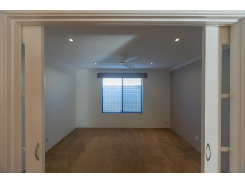 8 Merrivale Circle, Tapping WA 6065