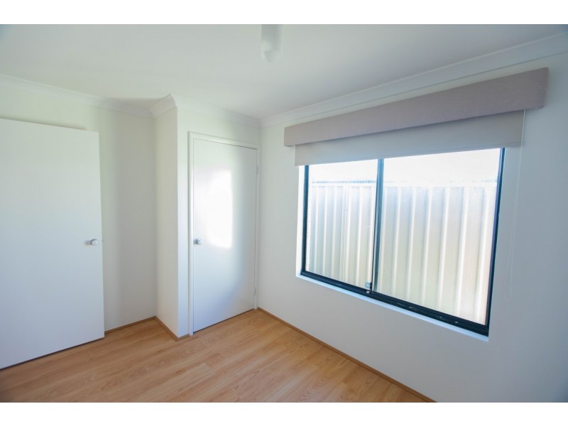 8 Merrivale Circle, Tapping WA 6065