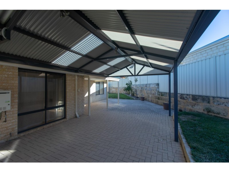 8 Merrivale Circle, Tapping WA 6065