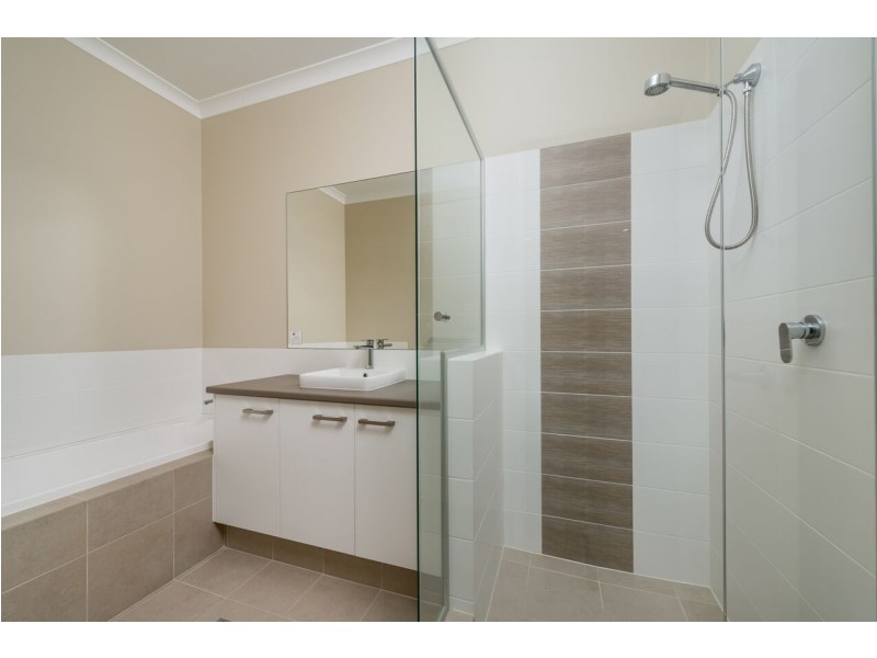 8 Chambered Way, Jindalee WA 6036