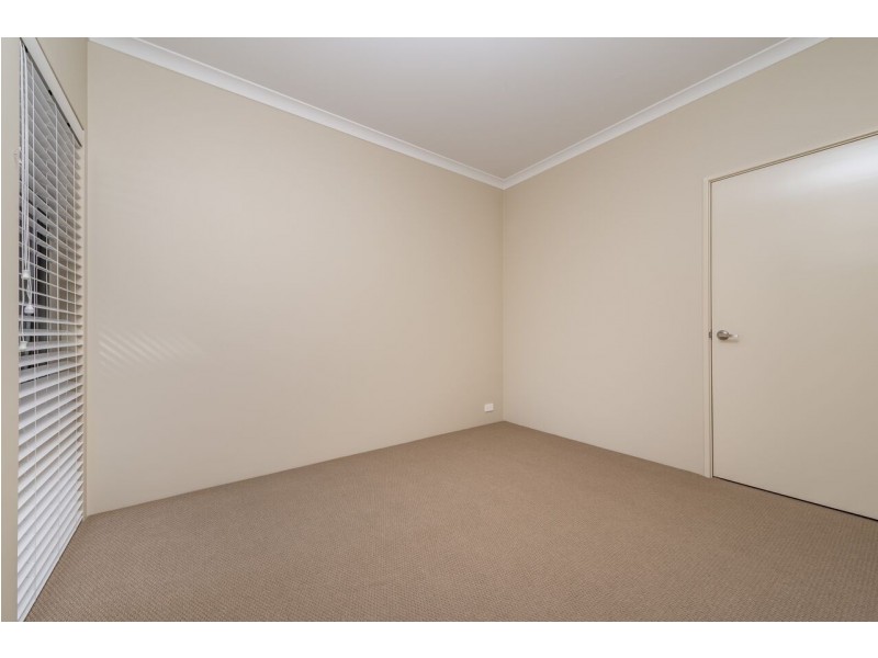 8 Chambered Way, Jindalee WA 6036