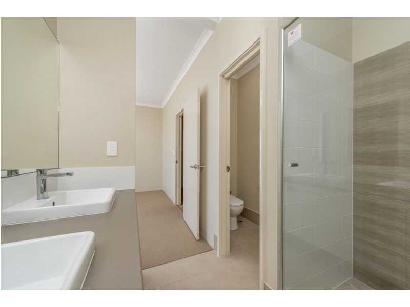 8 Chambered Way, Jindalee WA 6036