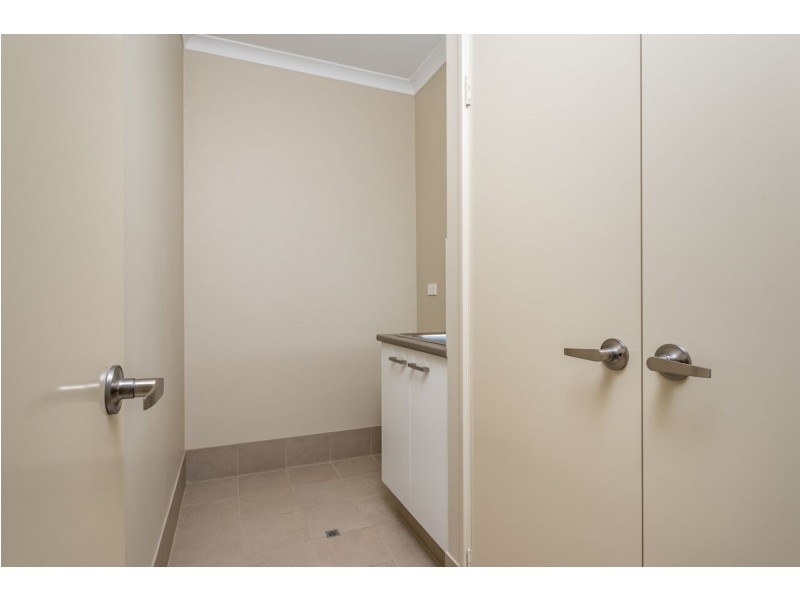 8 Chambered Way, Jindalee WA 6036