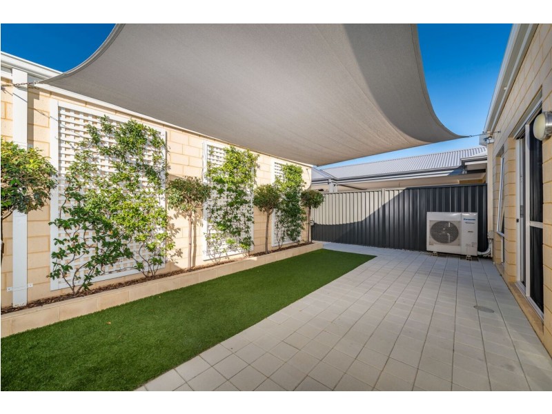 8 Chambered Way, Jindalee WA 6036