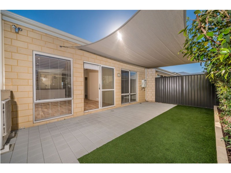 8 Chambered Way, Jindalee WA 6036