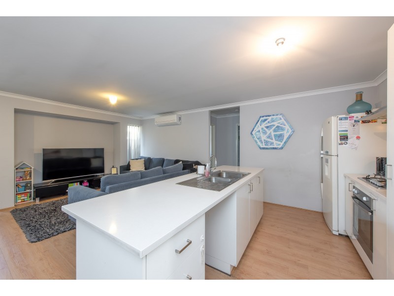 4 Rive Way, Caversham WA 6055