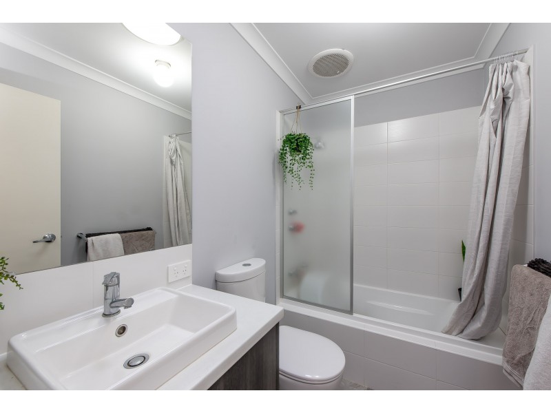 4 Rive Way, Caversham WA 6055