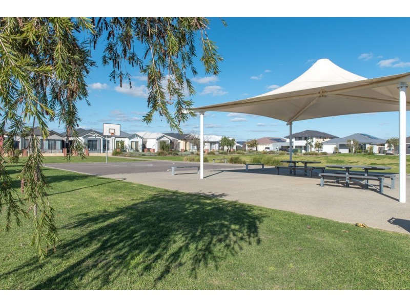 4 Rive Way, Caversham WA 6055