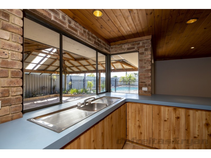 6 Awhina Place, Kallaroo WA 6025