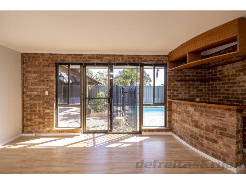 6 Awhina Place, Kallaroo WA 6025