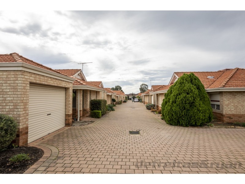 4/7 Shearwater Terrace, Ballajura WA 6066