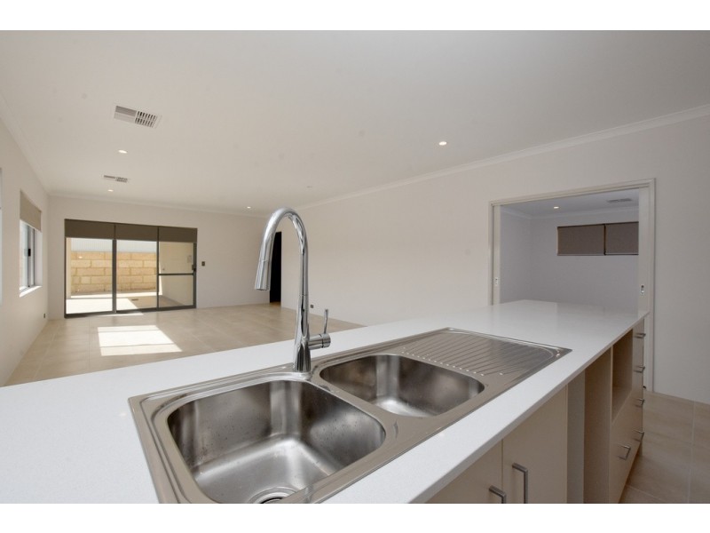 8 Pipefish Street, Alkimos WA 6038