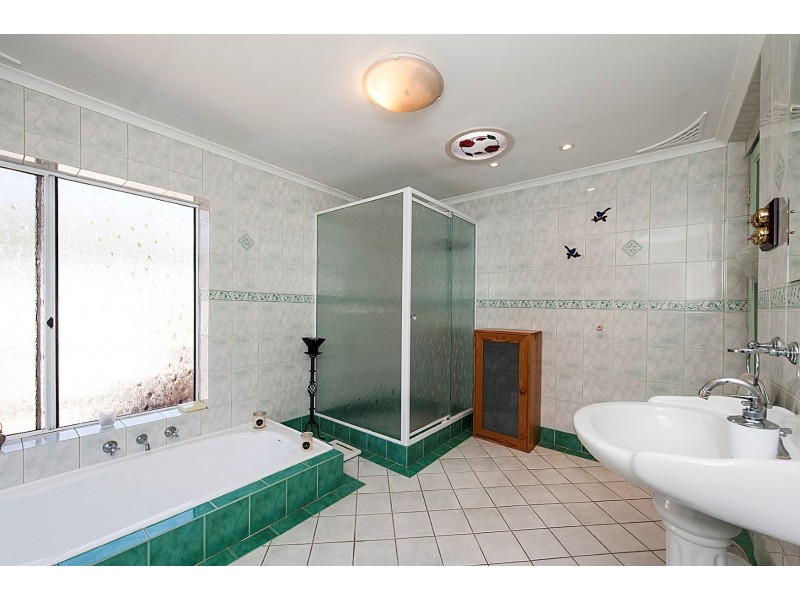 5 Mangano Place, Wanneroo WA 6065