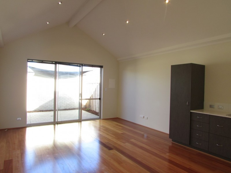 31 Riverland Drive, Ellenbrook WA 6069