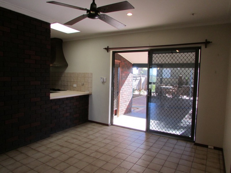 8 Leake Place, Belhus WA 6069