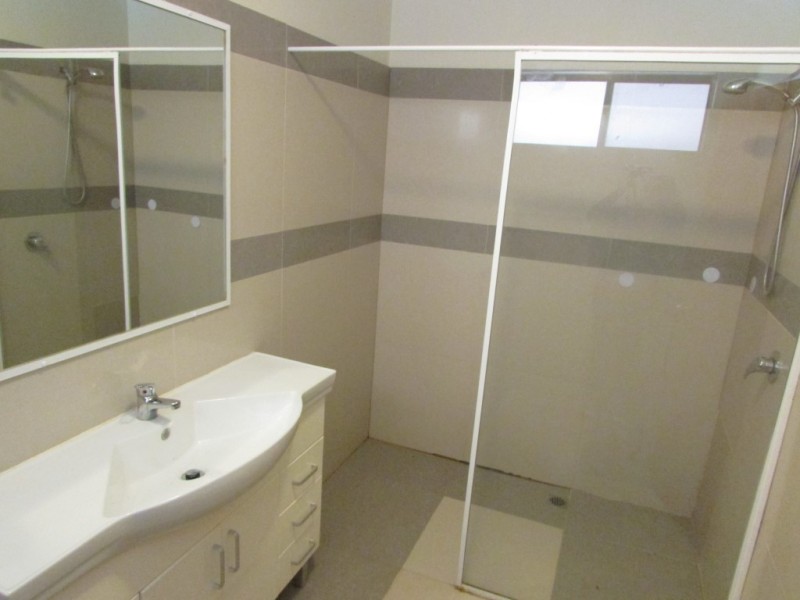 8 Leake Place, Belhus WA 6069