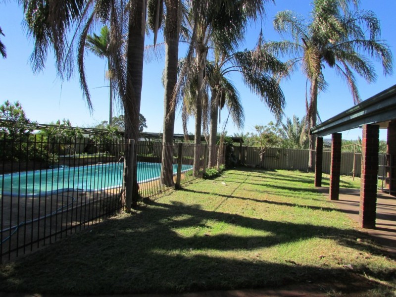 8 Leake Place, Belhus WA 6069