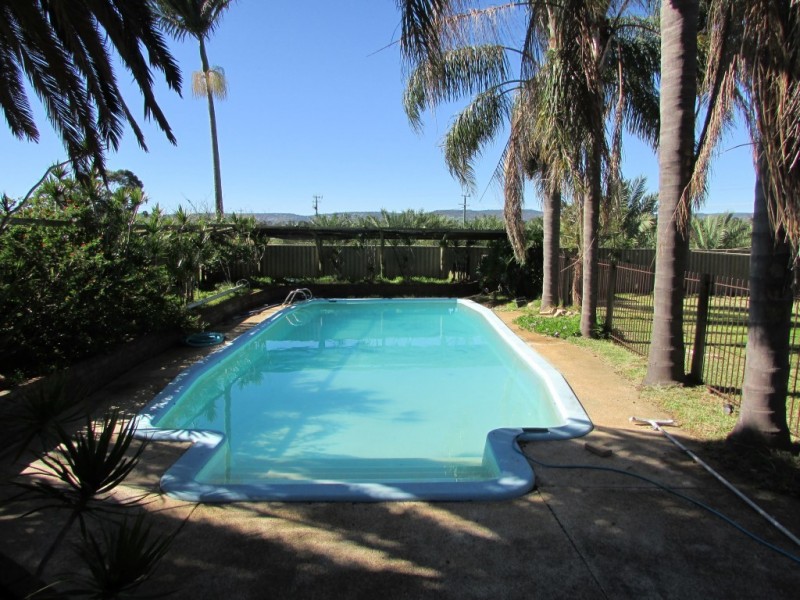 8 Leake Place, Belhus WA 6069
