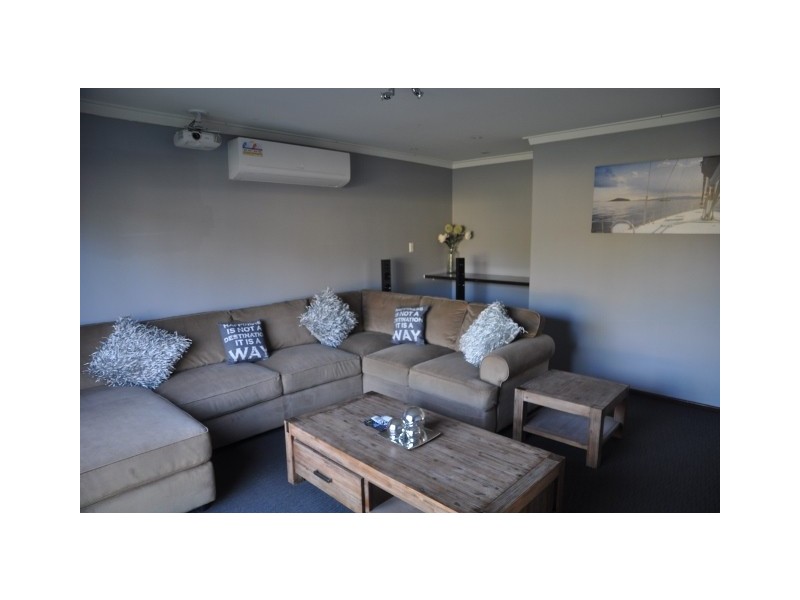 4 Wonambi Way, Wanneroo WA 6065