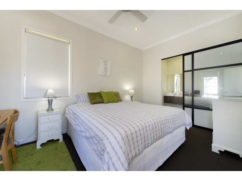 8 Hayward Street, Paddington QLD 4064