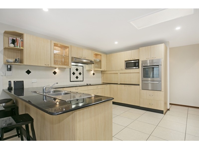 10 Valleybrook St, Kenmore Hills QLD 4069