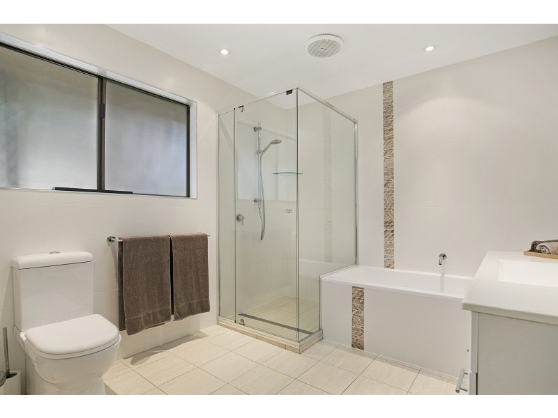 10 Valleybrook St, Kenmore Hills QLD 4069
