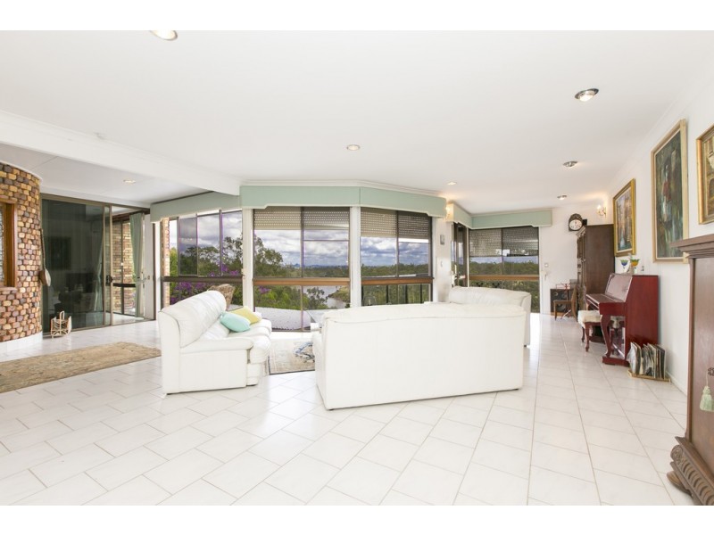 155 Mt Ommaney Drive, Jindalee QLD 4074