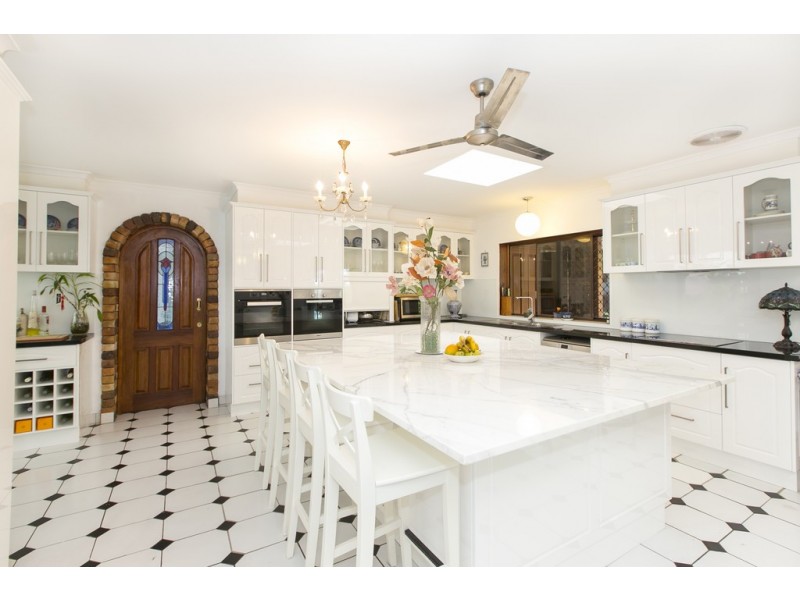 155 Mt Ommaney Drive, Jindalee QLD 4074
